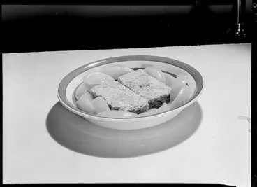 Image: Bowl of Weetbix with tinned peaches
