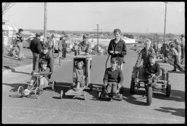 Image: Greerton Speedsters: Orange Festival trolley derby