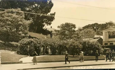 Postcard/Photograph – Garden Place Hamilton Image: Postcard/Photograph – Garden Place Hamilton