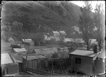 Image: Houses in Saunders Lane, in Thorndon, Wellington, under flood
