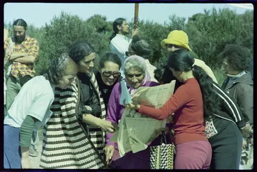 Image: Titewhai Harawira, Carmen Kirkwood, Whina Cooper, and Hana Jackson reading a newspaper on the road