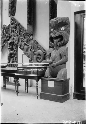 Image: Auckland Museum Māori carvings