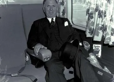 Image: Prime Minister leaves for England.