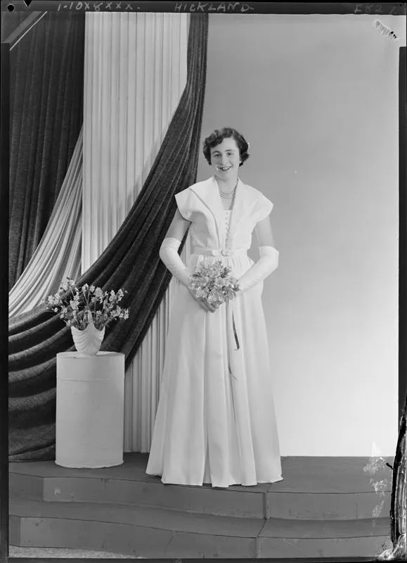 Hickland, Debutante