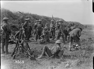Image: A New Zealand Rifle Brigade platoon shelters during an advance in France, World War I