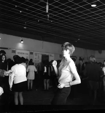 Image: Teenage Dance [P1-1696-4086]