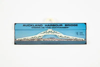 coathanger, souvenir