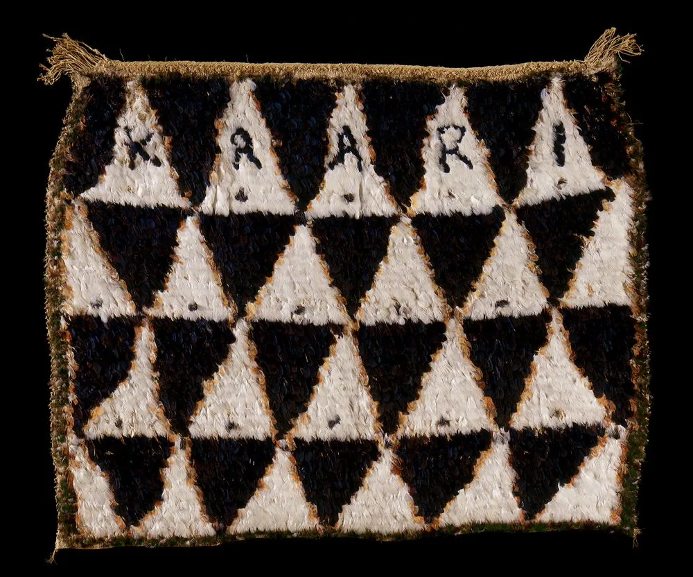 Kahu huruhuru (feather cloak)