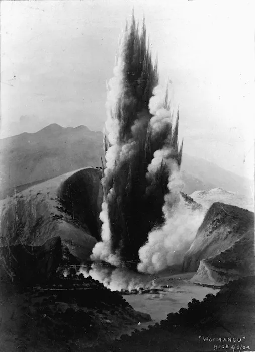 Vaile Photo :Waimangu geyser