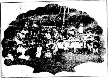 Image: THE THORNDON DINGHY CLUB'S ANNUAL PICNIC AT LOWRY BAY. (New Zealand Free Lance, 26 March 1904)
