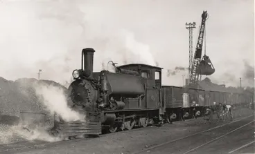 Image: Steam locomotive F 257 with coal trucks, 1940s