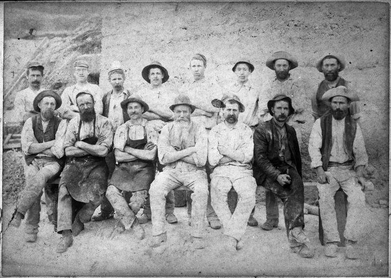 Group of workers - construction of Hamilton Railway Bridge