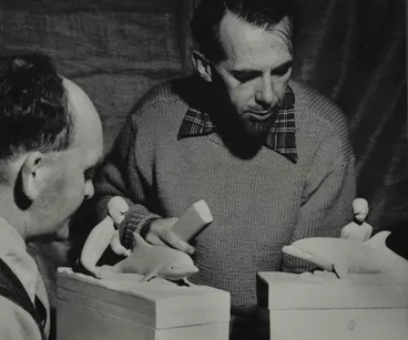 Image: Sculpture of Opo the dolphin