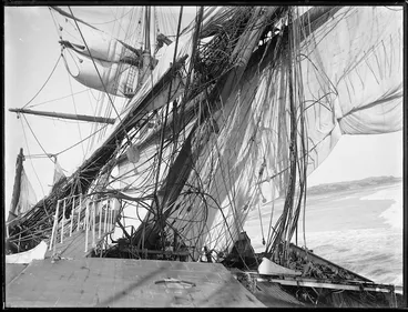 Image: Wreck of ship "Forrest Hall" on Ninety Mile Beach
