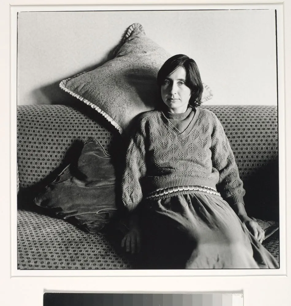 Joanna Paul, living room, Dunedin, 1987. From the series: Artists' portraits.