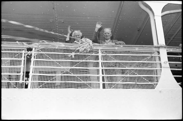 Departure of the Rangitata, Auckland, 1959