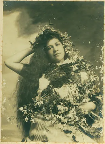 Image: [Woman in feather cloak and flowers]