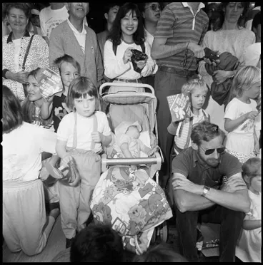 Image: Farmers Santa Parade, Queen Street, 1989