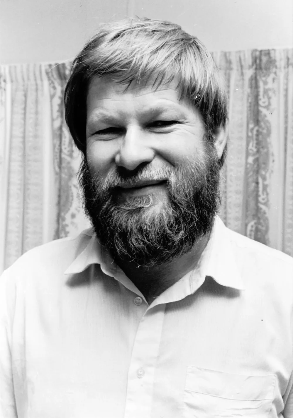 Fred Smits; barred from membership of board of trustees, because still a Dutch citizen.