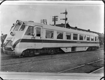 Image: Rail motor No 34, "Tainui", circa 1938