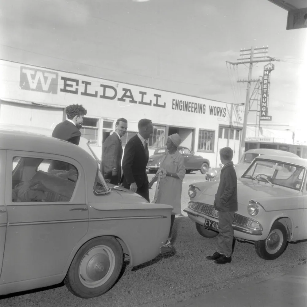 Crane Wedding; bride and groom (centre). [P1-6712-9102]