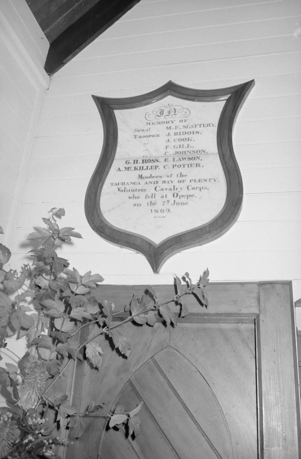 Memorial service : Memorial shield