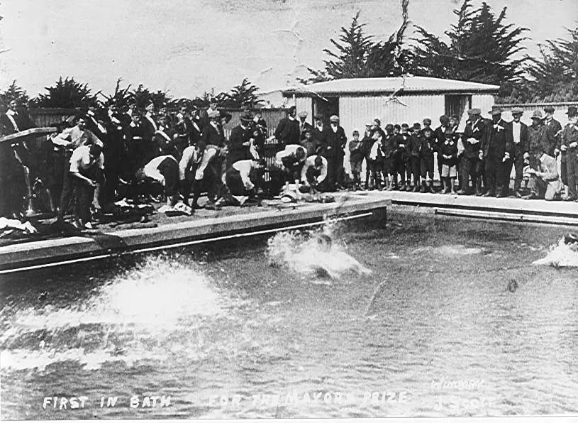 Swimming Pool, Levin