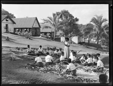 Image: Fijian school students, 1950