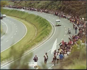 Image: Photograph of the Māori Land March demonstrators on the motorway near Johnsonville
