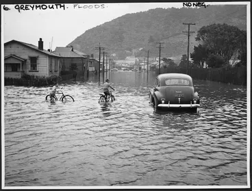 Image: Inkster, Lawrence Andrew, d 1955? : Photograph of flooding in a Greymouth street