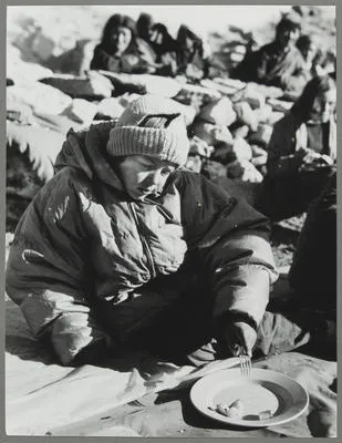 [Belinda Hillary eating a meal]