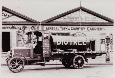 Image: Petrol tanker, Whanganui