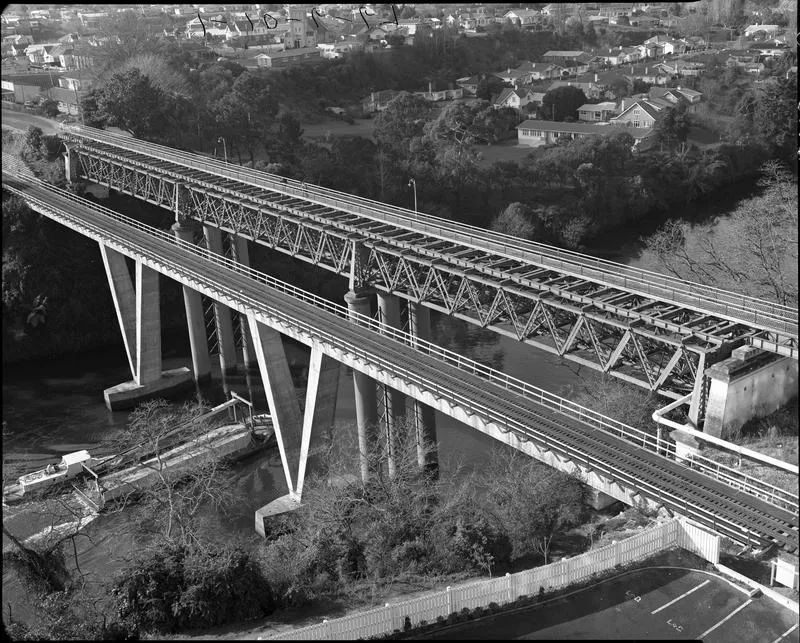 Bird's eye view of the original Hamilton railway bridge and the new railway bridge