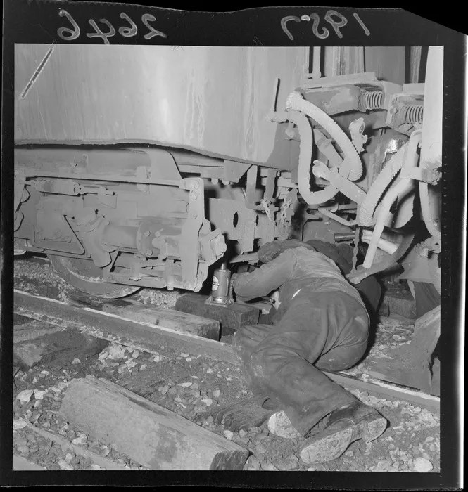 Electric train unit derailment in Wellington