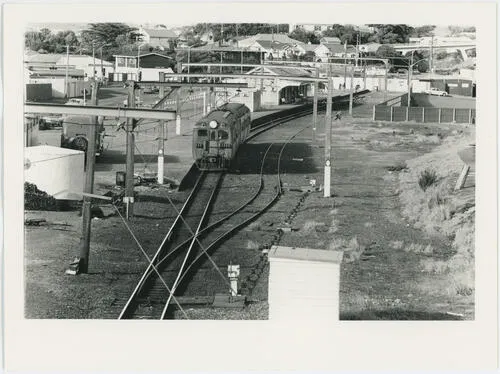 Train at Johnsonville Railway Station, view from Broderick Road overbridge.