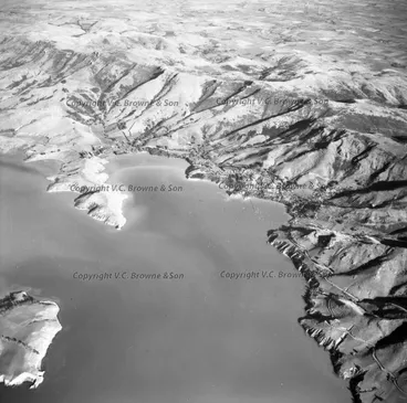 Image: Looking SSW over Ohinetahi centre and Governors... (14023/14026)