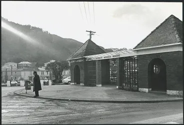 Image: Katherine Mansfield Memorial, Fitzherbert Terrace
