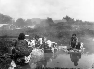 Image: Women washing clothes in the Ruapeka Lagoon, Ohinemutu