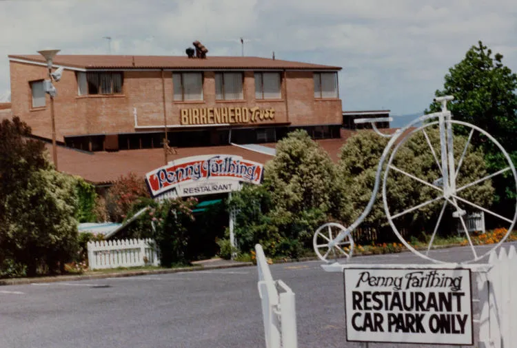 Birkenhead Trust and Pennyfarthing Restaurant, Mokoia Road, Birkenhead.