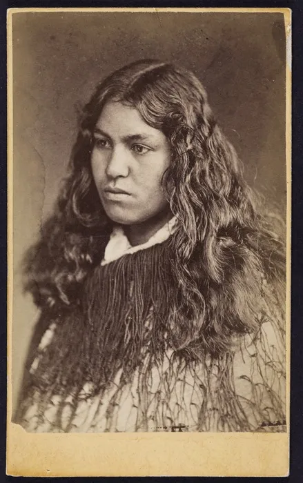 Photographer unknown :Portrait of unidentified woman
