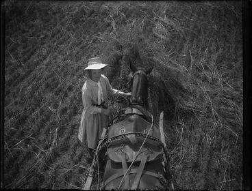 Image: Assisting the photographer, 19 January 1909