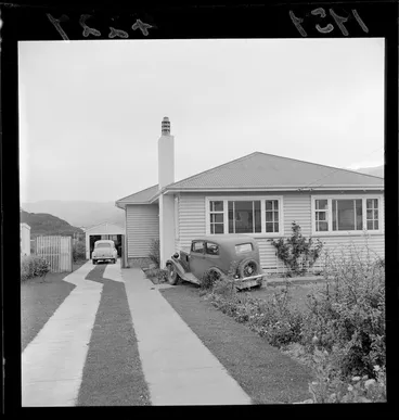 Image: View of a car crashed into the Mackley house, Wellington