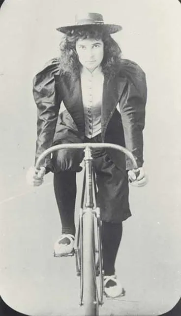 Woman cyclist in knickerbockers Image: Woman cyclist in knickerbockers