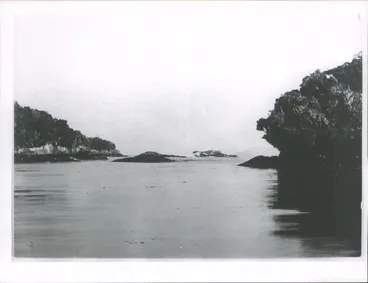 Image: "Pigeon Island on the right Resolution on the left"