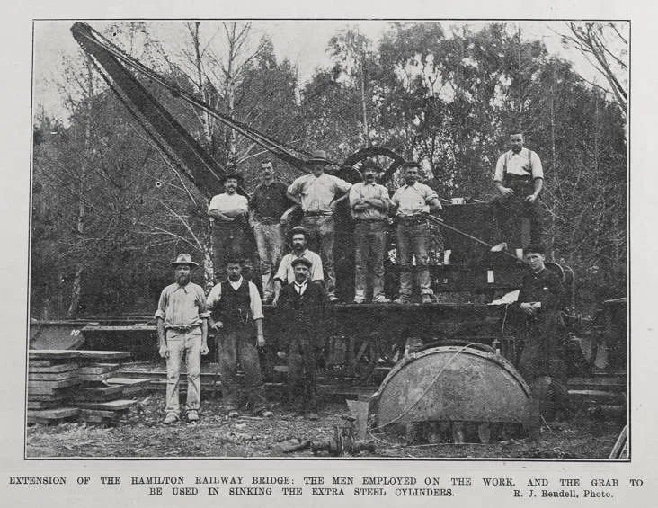 EXTENSION OF THE HAMILTON RAILWAY BRIDGE: THE MEN EMPLOYED ON THE WORK, AND THE GRAB TO BE USED IN SINKING THE EXTRA STEEL CYLINDERS