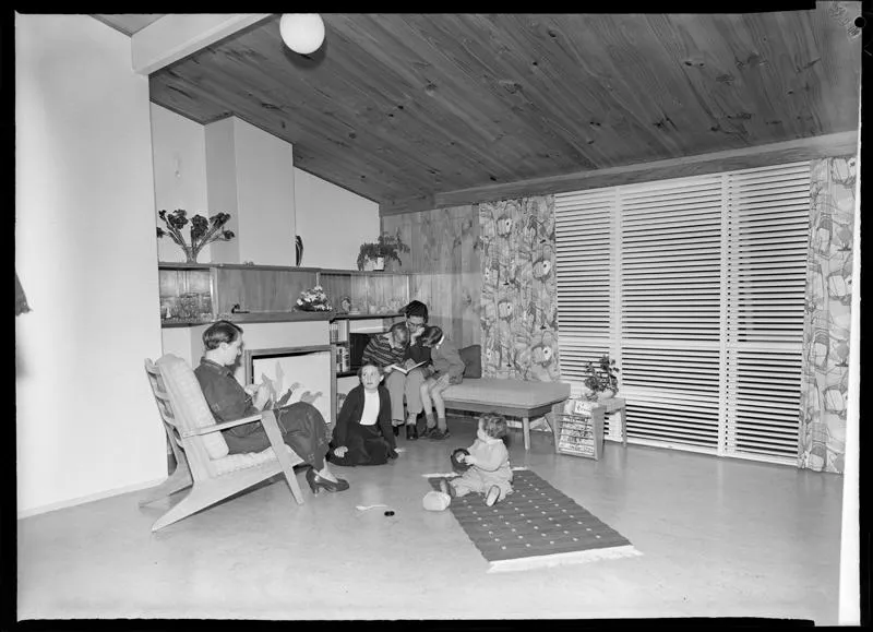 Daniels, Lounge Interior