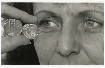 Image: New Zealand one dollar and two dollar coins