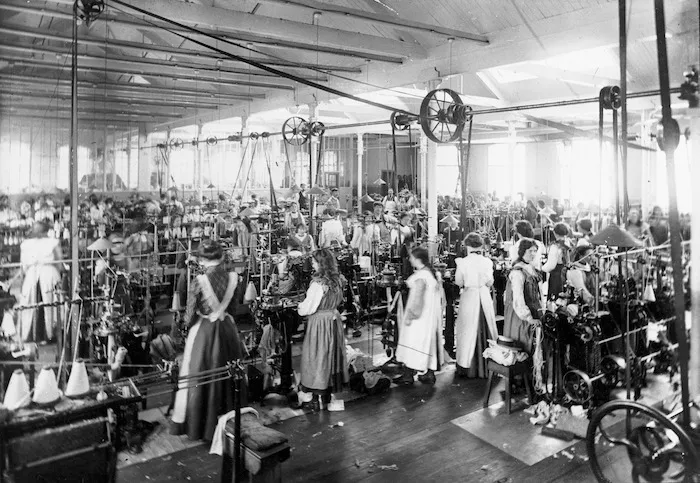 Women working in the Roslyn Woollen Mill