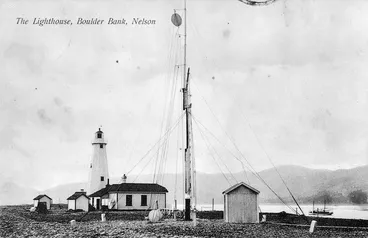 Image: Nelson Lighthouse and radio mast, Boulder Bank, Nelson