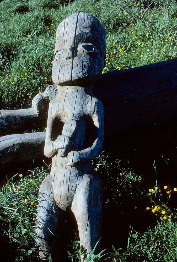Stockade post figure, Papawai